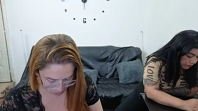 Snapshot of lesb_milf chatting on 04/21/26, 06:23 lesb milf online show from 04/21/26, 06:23