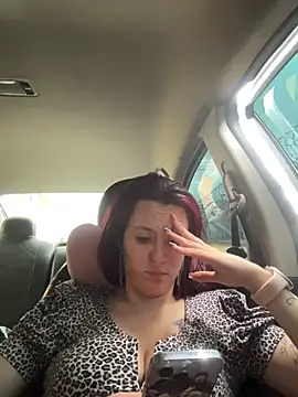 Snapshot of Zoe_fire chatting on 11/14/25, 01:43 Zoe fire online show from 11/14/25, 01:43