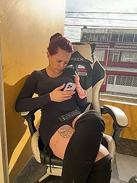 Snapshot of Zoe_fire chatting on 11/20/25, 12:27 Zoe fire online show from 11/20/25, 12:27