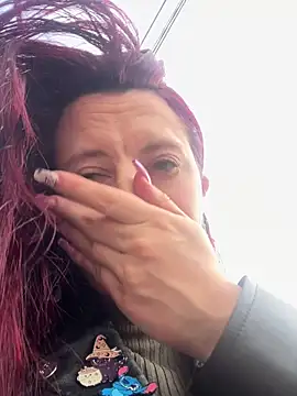 Snapshot of Zoe_fire chatting on 11/21/25, 12:26 Zoe fire online show from 11/21/25, 12:26