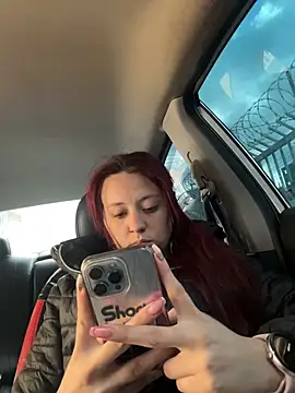 Snapshot of Zoe_fire chatting on 11/26/25, 12:39 Zoe fire online show from 11/26/25, 12:39