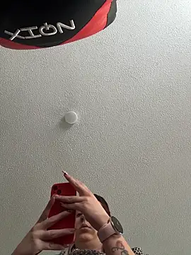 Snapshot of Zoe_fire chatting on 12/15/25, 11:25 Zoe fire online show from 12/15/25, 11:25