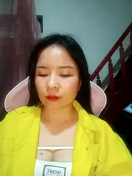 Listen-ly online show from 11/05/25, 03:23