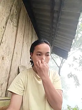 Nguyet2k4 online show from 11/11/25, 01:38