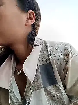 Nguyet2k4 online show from 11/12/25, 07:09