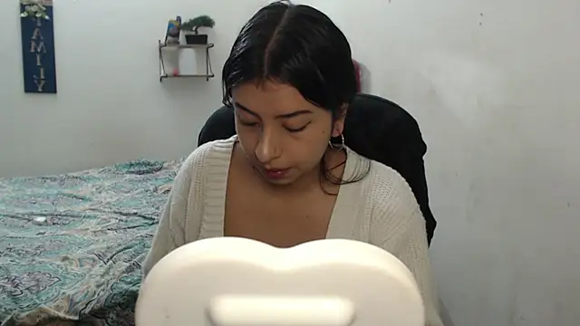 Lya Hall  online show from 02/05/26, 02:38