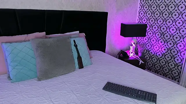 Snapshot of mariianna_lopez_ chatting on 11/25/25, 04:40 mariianna lopez online show from 11/25/25, 04:40