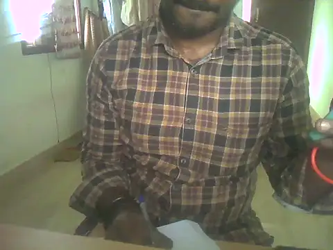 Snapshot of Vickyins480000 chatting on 10/24/25, 05:04 Vickyins480000 online show from 10/24/25, 05:04