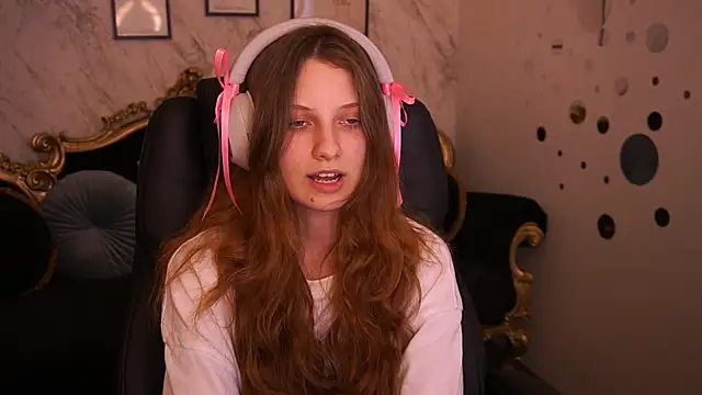 CuteeFoxy online show from 06/16/26, 01:47