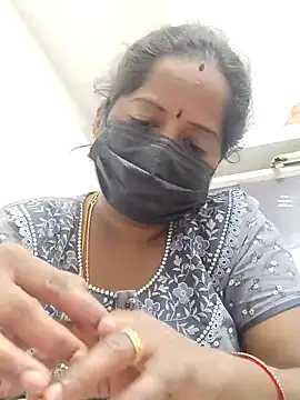 Snapshot of Tamil_Ponnu_Riya chatting on 01/08/26, 06:43 Tamil Ponnu Riya online show from 01/08/26, 06:43