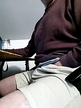 Snapshot of nicolaspgarnier chatting on 11/06/25, 06:20 nicolaspgarnier online show from 11/06/25, 06:20