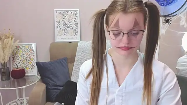 Snapshot of Dear_Jessica chatting on 10/30/25, 10:16 Dear Jessica online show from 10/30/25, 10:16