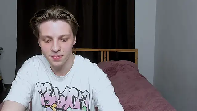 Snapshot of Blossomandbee chatting on 11/04/25, 10:20 Blossomandbee online show from 11/04/25, 10:20