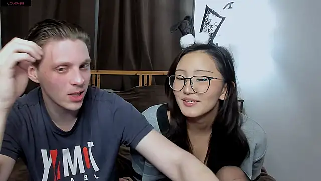 Snapshot of Blossomandbee chatting on 11/23/25, 10:31 Blossomandbee online show from 11/23/25, 10:31