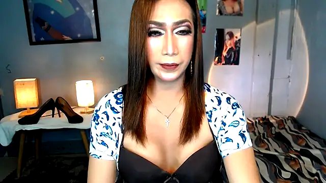 littleredbunny27 online show from 05/25/26, 08:15