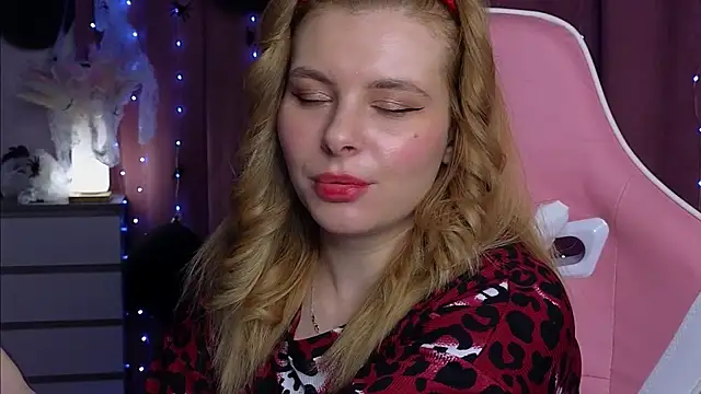 Snapshot of newday-off chatting on 10/31/25, 06:14 newday-off online show from 10/31/25, 06:14