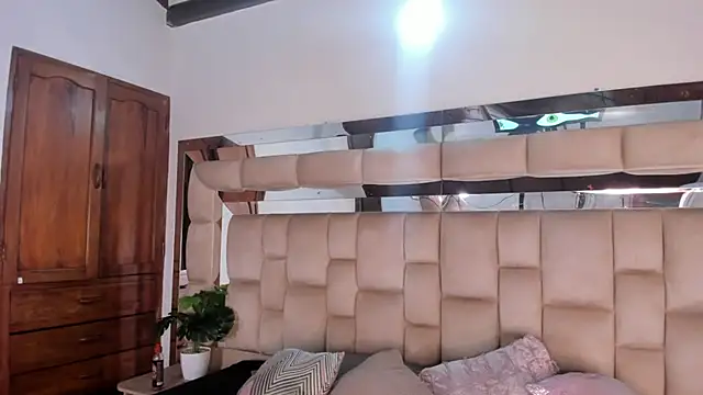 Hanna Garciia online show from 10/29/25, 08:21