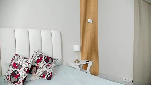 Snapshot of FireGuy_99 chatting on 10/22/25, 01:33 FireGuy 99 online show from 10/22/25, 01:33