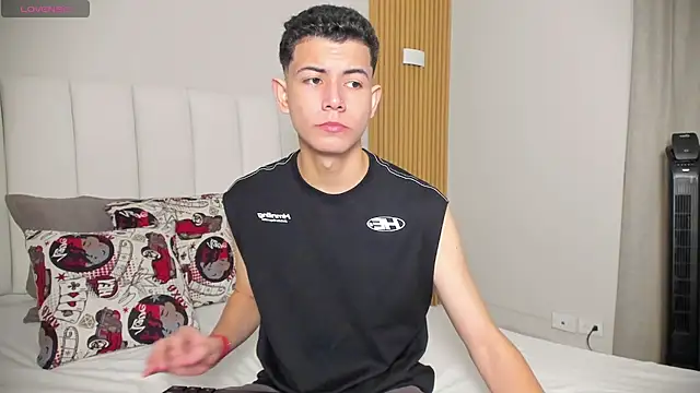 Snapshot of FireGuy_99 chatting on 11/20/25, 01:11 FireGuy 99 online show from 11/20/25, 01:11