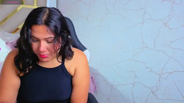 luna jonezz online show from 11/11/25, 11:10