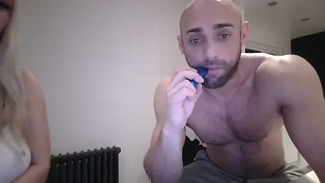 Snapshot of laceystarrxxx chatting on 12/21/25, 06:42 laceystarrxxx online show from 12/21/25, 06:42