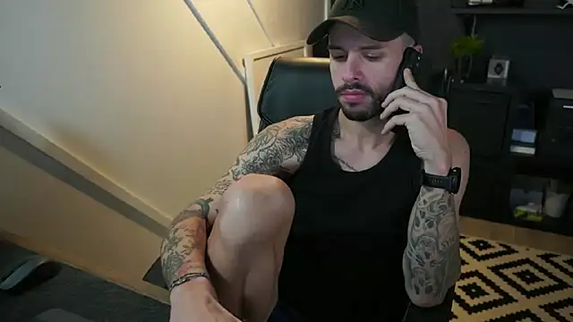 monsieurguitsxxx online show from 11/17/25, 10:32