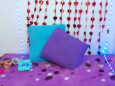 Isaa Foxx  online show from 10/17/25, 01:57