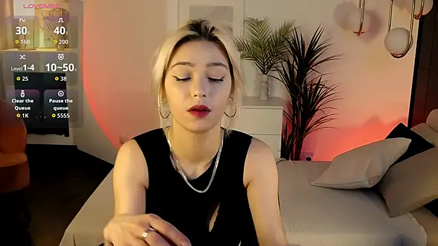 Snapshot of AlysiaSun_ chatting on 10/20/25, 02:28 AlysiaSun online show from 10/20/25, 02:28