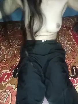 Snapshot of strip_queennn chatting on 12/21/25, 04:36 strip queennn online show from 12/21/25, 04:36