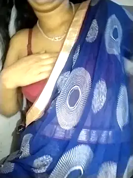 Snapshot of strip_queennn chatting on 02/21/26, 05:03 strip queennn online show from 02/21/26, 05:03