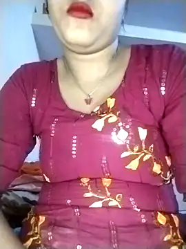 Snapshot of strip_queennn chatting on 03/17/26, 05:38 strip queennn online show from 03/17/26, 05:38