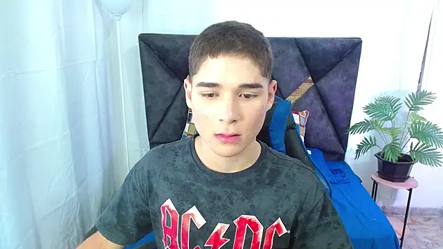 Snapshot of Mattass18 chatting on 10/16/25, 03:35 Mattass18 online show from 10/16/25, 03:35