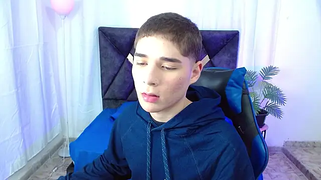 Snapshot of Mattass18 chatting on 10/28/25, 01:36 Mattass18 online show from 10/28/25, 01:36