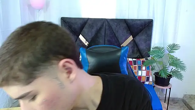 Snapshot of Mattass18 chatting on 10/29/25, 01:24 Mattass18 online show from 10/29/25, 01:24