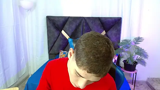 Snapshot of Mattass18 chatting on 10/30/25, 01:34 Mattass18 online show from 10/30/25, 01:34