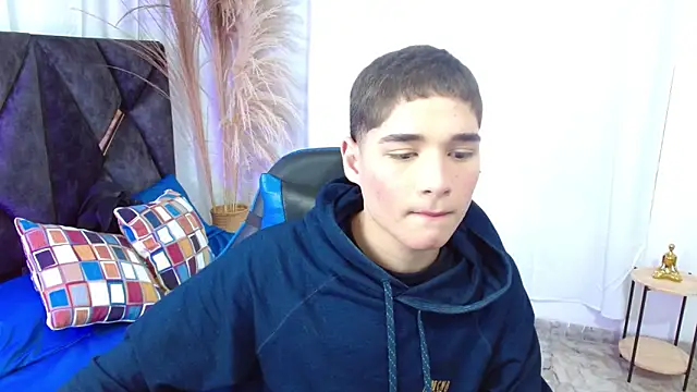 Snapshot of Mattass18 chatting on 11/04/25, 02:05 Mattass18 online show from 11/04/25, 02:05