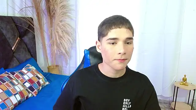 Snapshot of Mattass18 chatting on 11/05/25, 01:55 Mattass18 online show from 11/05/25, 01:55