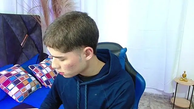 Snapshot of Mattass18 chatting on 11/06/25, 01:45 Mattass18 online show from 11/06/25, 01:45