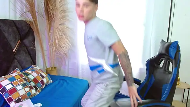 Snapshot of Mattass18 chatting on 11/09/25, 01:42 Mattass18 online show from 11/09/25, 01:42