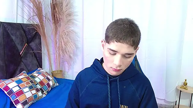 Snapshot of Mattass18 chatting on 11/10/25, 01:32 Mattass18 online show from 11/10/25, 01:32