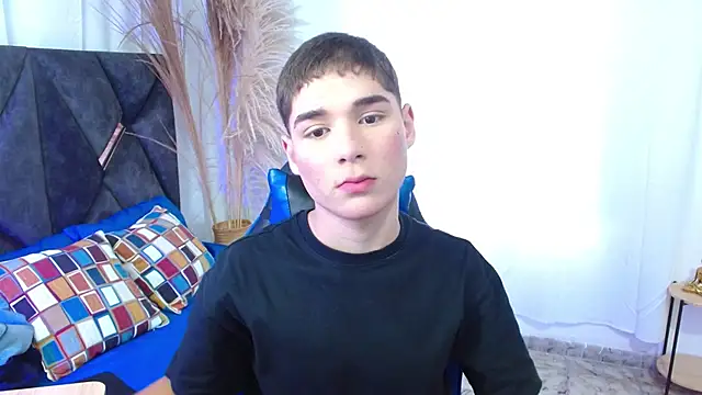 Snapshot of Mattass18 chatting on 11/11/25, 01:33 Mattass18 online show from 11/11/25, 01:33