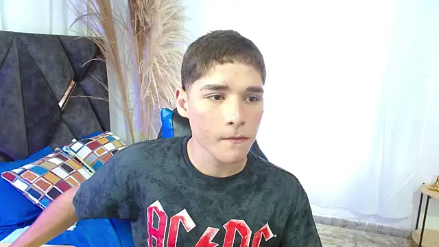 Snapshot of Mattass18 chatting on 11/13/25, 04:39 Mattass18 online show from 11/13/25, 04:39