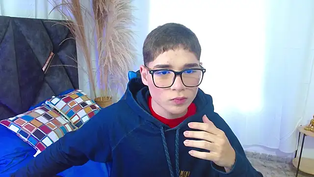 Snapshot of Mattass18 chatting on 11/14/25, 01:32 Mattass18 online show from 11/14/25, 01:32