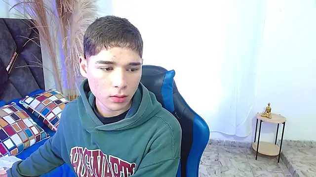 Snapshot of Mattass18 chatting on 11/19/25, 02:17 Mattass18 online show from 11/19/25, 02:17