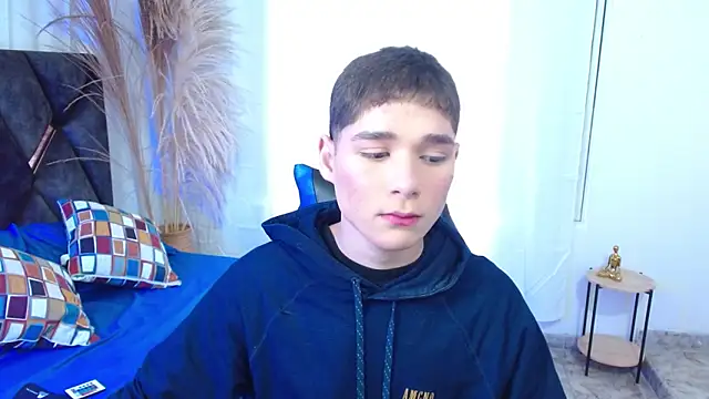 Snapshot of Mattass18 chatting on 11/20/25, 01:22 Mattass18 online show from 11/20/25, 01:22