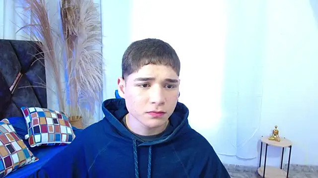 Snapshot of Mattass18 chatting on 11/21/25, 01:21 Mattass18 online show from 11/21/25, 01:21