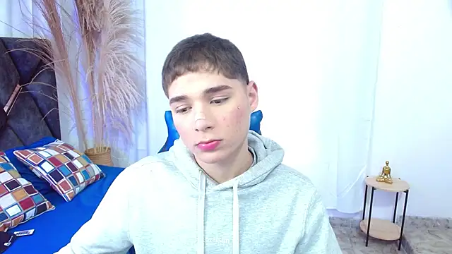 Snapshot of Mattass18 chatting on 11/25/25, 12:49 Mattass18 online show from 11/25/25, 12:49