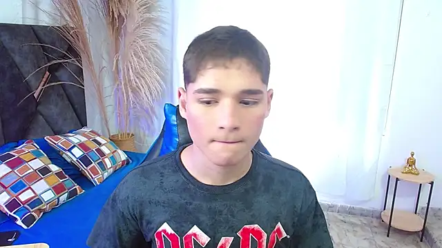 Snapshot of Mattass18 chatting on 11/29/25, 01:25 Mattass18 online show from 11/29/25, 01:25