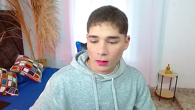 Snapshot of Mattass18 chatting on 12/02/25, 01:28 Mattass18 online show from 12/02/25, 01:28