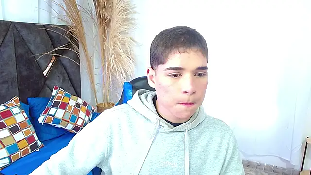 Snapshot of Mattass18 chatting on 12/04/25, 01:42 Mattass18 online show from 12/04/25, 01:42